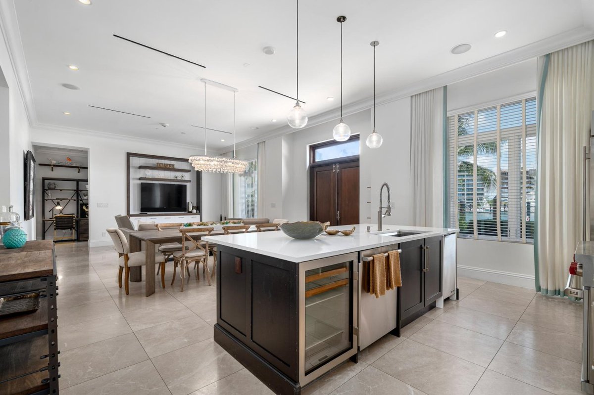 Bahamas_Realty's tweet photo. SOLD❗️
Last Asking: 🏷️$3,600,000

Congratulations to Broker Brian Austin on the sale of this stunning condo in Albany, proudly representing the purchaser👏

Missed this opportunity? Connect with Brian: https://t.co/iMaycZwddm

Photos courtesy of The Bahamas MLS. https://t.co/Ct2M2zcWYg