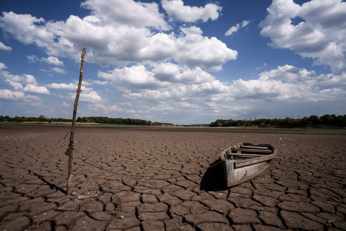 TPSpindel's tweet image. Khanzhenkivs'ke Reservoir near Donetsk has completely dried up.
Another scar on Ukrainian land. This is what russian “liberation” looks like - destruction, mismanagement, and rot.
Occupation doesn’t bring life. It drains it.