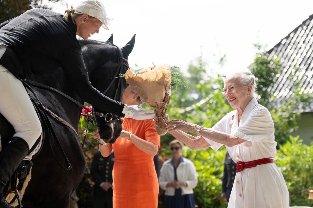 Queen Margrethe and Princess Benedikte stand side-by-side for an event at their holiday home
tatlermagazine.visitlink.me/rt-dxc