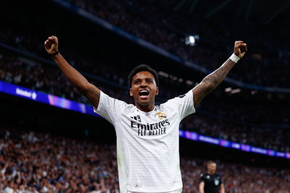 Watch_LFC's tweet image. 🚨 BREAKING:
Liverpool are closely monitoring the situation of Rodrygo.
He is one of the candidates for #LFC if Luis Díaz leaves. Richard Hughes has been informed about conditions and current status.
Real Madrid are open to selling him. However, the package would be very…