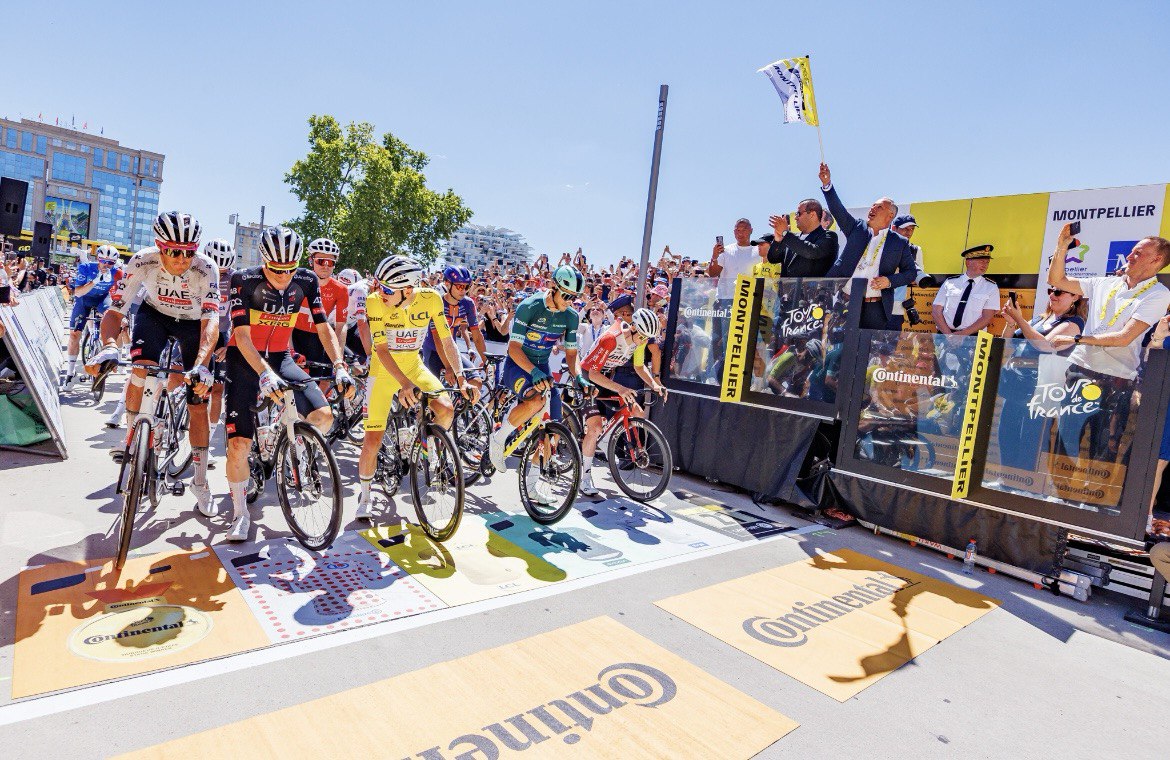 GpeSocEcoloRep's tweet photo. Départ de la 16ème étape du @LeTour dans le quartier d'Antigone aux côtés du maire @MDelafosse, du président @ChPrudhomme et de madame la Ministre des Sports @MarieBarsacq👏
Ville ayant obtenu le label « ville à vélo », nous sommes fiers d'accueillir cet événement et son public ! https://t.co/IxrEeYu9Tf