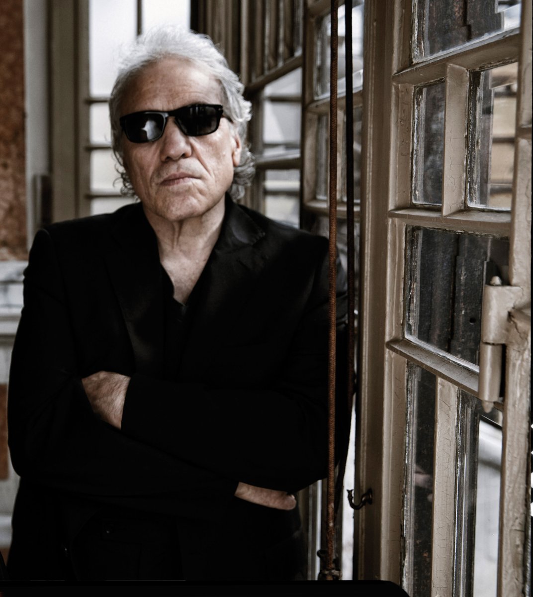 TheFilmStage's tweet image. “Battle of Algiers is the template. That's what we're gonna do. And that's all we're gonna do. And anything less than that is bullshit."
On the new @EmulsionPod, Abel Ferrara talks to @Nick_Newman about 'Turn in the Wound,' now streaming on Criterion: thefilmstage.com/emulsion-ep-12…