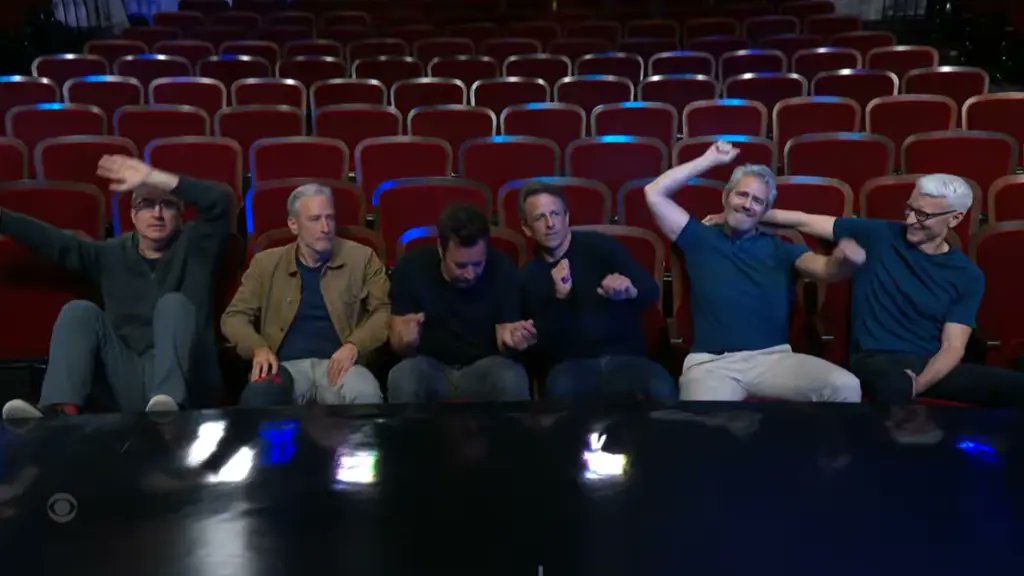 donkoclock's tweet image. America💙's Stephen Colbert!!!!!!!!
In an unprecedented show of support. CNN's Anderson Cooper, Bravo's Andy Cohen, late-night hosts Jimmy Fallon, Seth Meyers, John Oliver and Jon Stewart all turned out for The Late Show host.
Drop a 💙 if you feel the LOVE for @StephenAtHome.