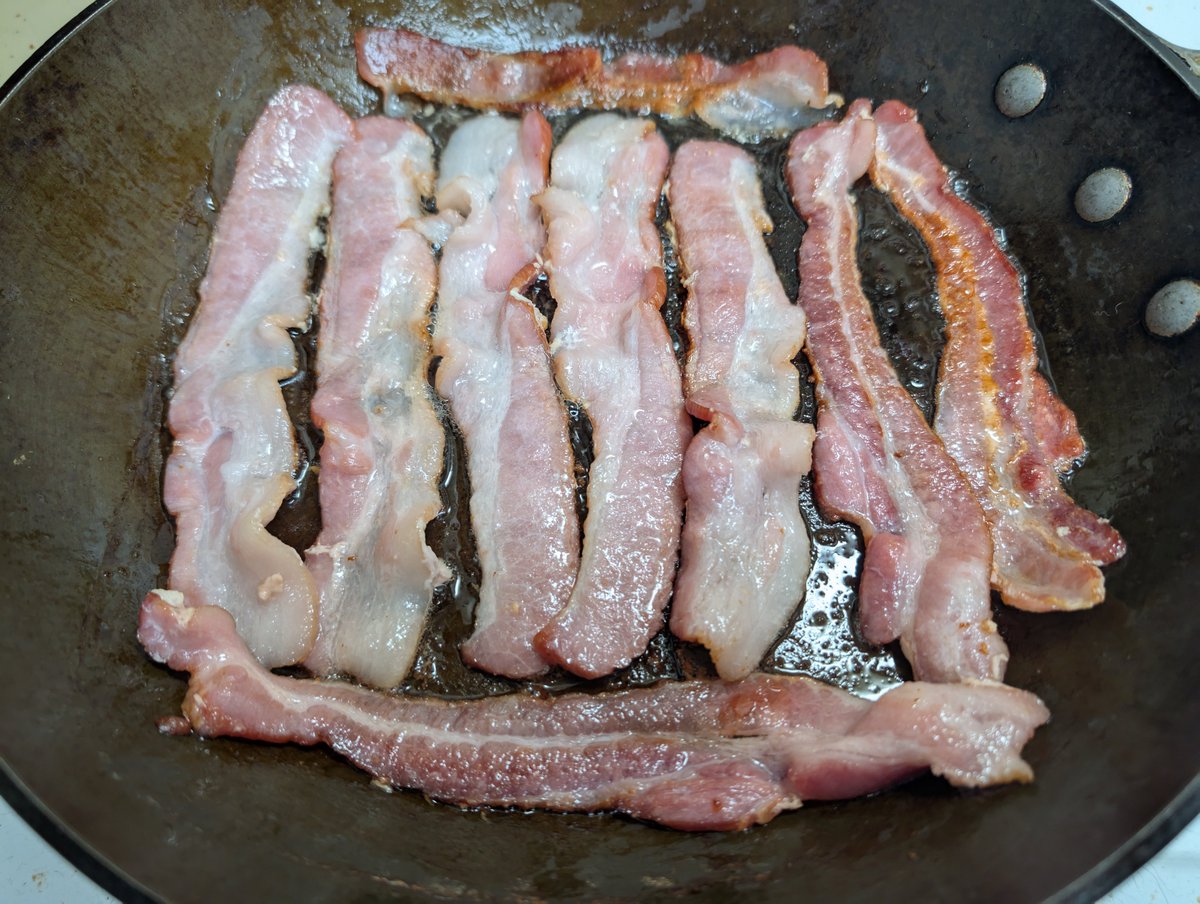LCNM_Patriot's tweet image. When it's a birthday breakfast you get out the big ass commercial carbon steel pan and the good bacon..