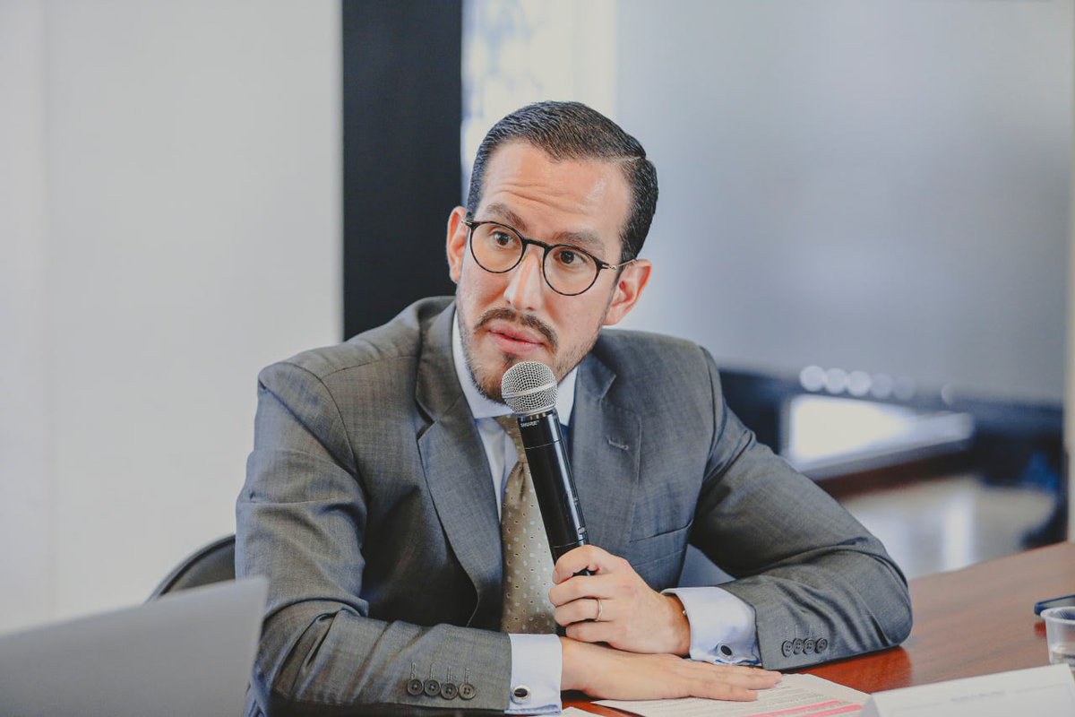 AsambleaEcuador's tweet image. Murillo plantea la necesidad de precisar en la normativa la diferencia entre los roles de regulación y control de activos digitales, para evitar confusiones institucionales y respetar las competencias establecidas por la #LeyFinTech vigente desde 2022.