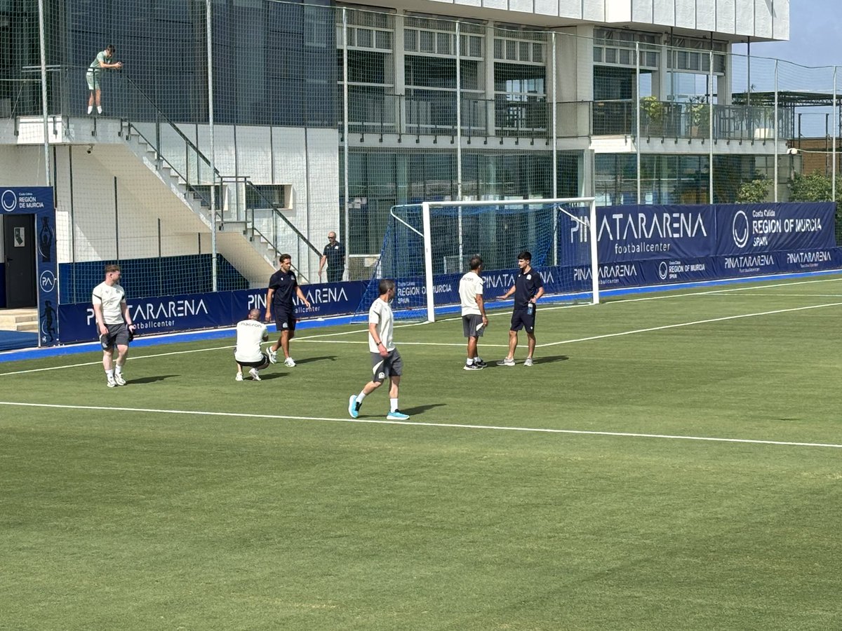 #Rovers players and staff are out inspecting the arena. 

Callum Brittain is here and will be playing tonight. Told there’s been no change on the situation from the weekend.