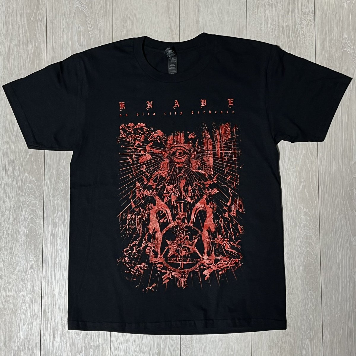 KNAVE_darkcore's tweet image. KNAVE T-shirt
ライブ会場限定色の方は追加生産予定有ります。
宜しくお願い致します。