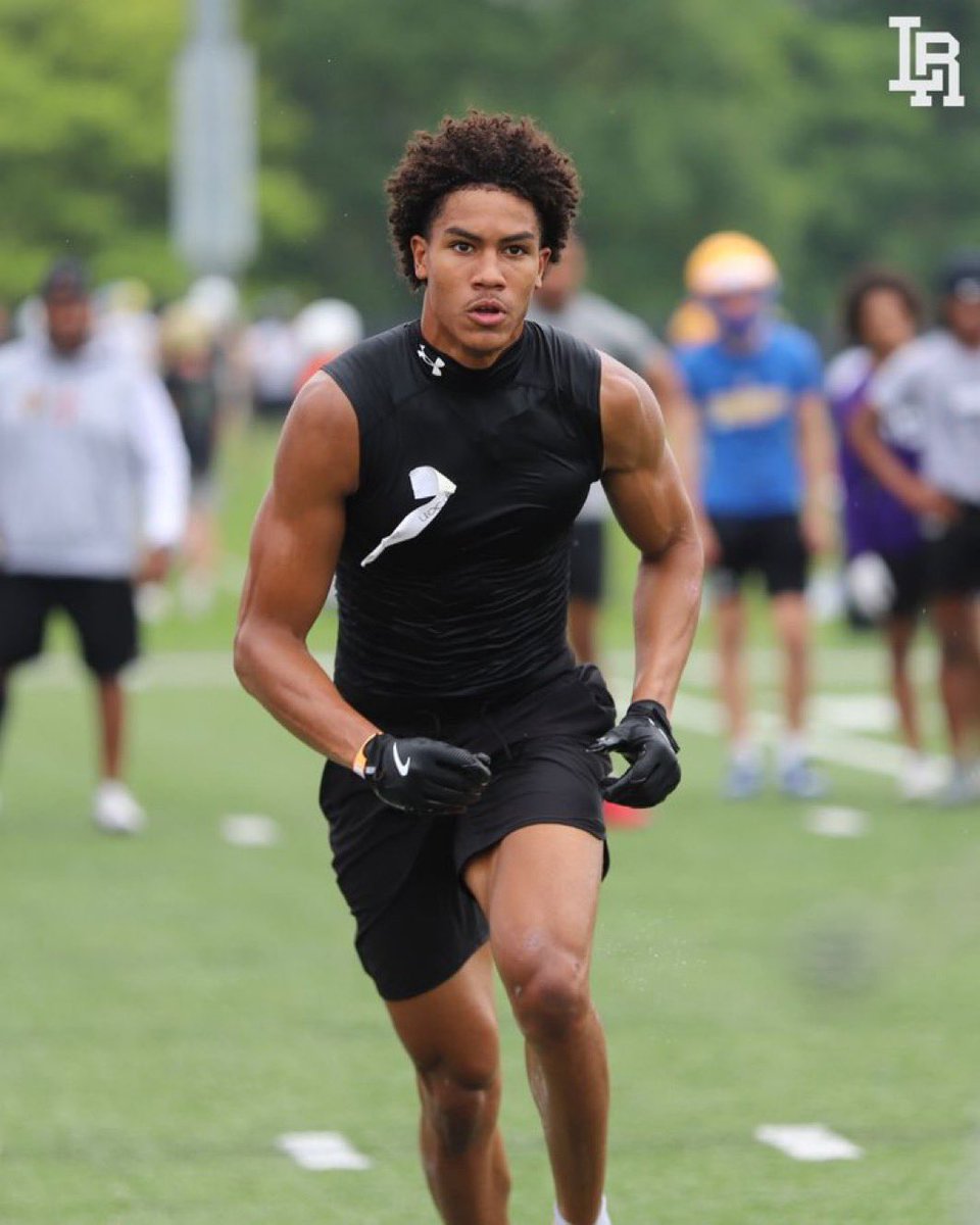 mickdwalker's tweet image. Safeties coach Matt Guerrieri has been one of the Buckeyes best recruiters since returning to Columbus 🌰
@LettermenRow highlights 7️⃣ Ohio State safety targets in the 2027 class ahead of the season ⬇️
MORE: on3.com/teams/ohio-sta…