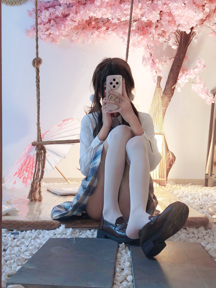 不知道发什么啦，，那就看看腿吧?