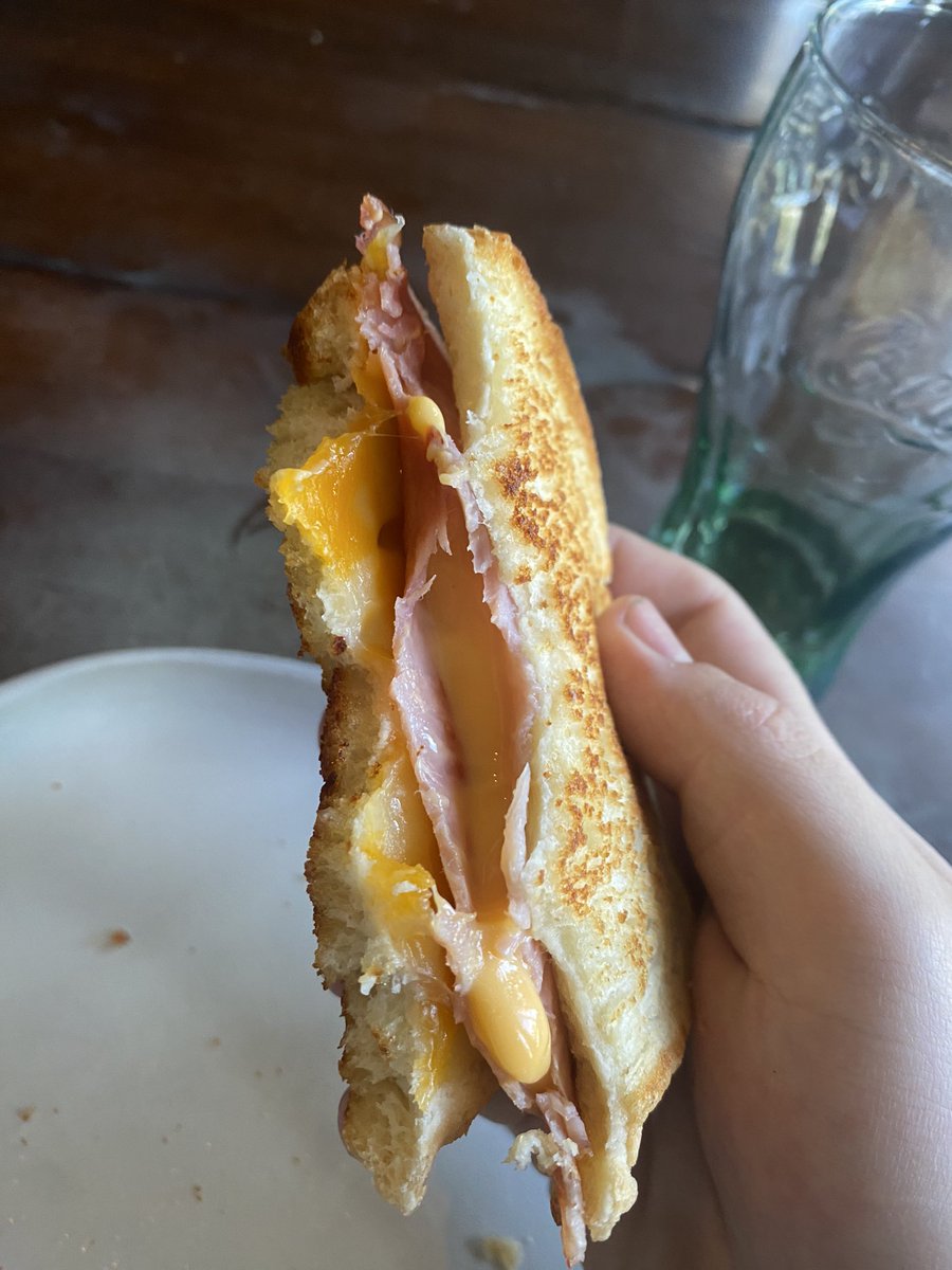 bubolo_'s tweet image. made myself breakfast today!!
trying to do things to things for myself more lol

(needs more ham, too much cheese)
(or just less cheese?)