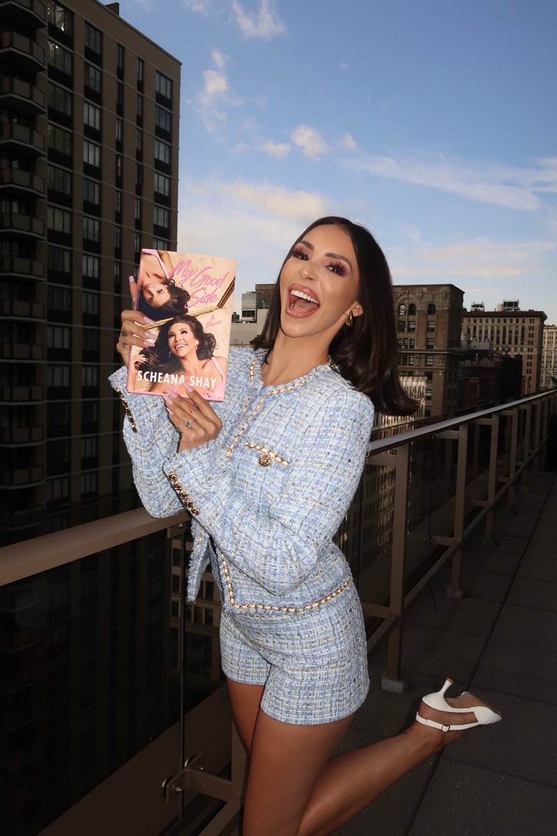 scheana's tweet image. TODAY’S THE DAY!!! MY GOOD SIDE is finally out! 📚🥲 This book wasn’t easy to write but I poured my whole heart into it &amp;amp; I’m so excited to finally share it w/ you. I hope that you all are able to relate to my story in some way. Thank you for being on this journey w/ me 🥹🩷