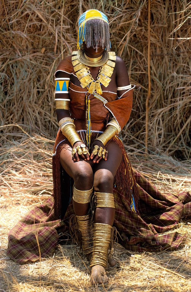 Ushawahi jiuliza mbona watu kitambo used tomeear Copper,Silver and
gold kwa ankles,As bracelets na hata necklaces? I know Maasai used to and
Those who innerstand still do.. Why do you think they are obsessed na hizi metals?Our people innerstood things..do some reseach..Arm