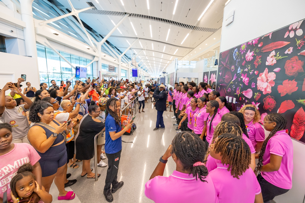 BdaGovernment's tweet image. 🏅 Welcome Home, Champions!
Bermuda proudly celebrates the return of our gold medal-winning Men’s and Women’s Football Teams from the 2025 Island Games! 🇧🇲
Family, friends, and supporters gathered to welcome our athletes home, celebrating their incredible achievements and the…