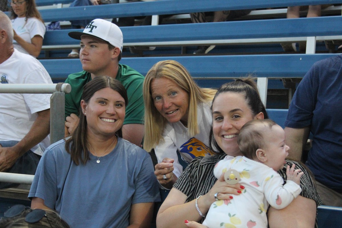 Hofstra Softball (@hofstrasoftball) on Twitter photo Coach Susan was at Pride Rock as the guest of honor at last night's <a href="/TheNewYorkRise/">The New York Rise</a> game! ๐ฆ๐ฅ
#PrideOfLI x #RiseUp Coach Susan was at Pride Rock as the guest of honor at last night's <a href="/TheNewYorkRise/">The New York Rise</a> game! ๐ฆ๐ฅ
#PrideOfLI x #RiseUp