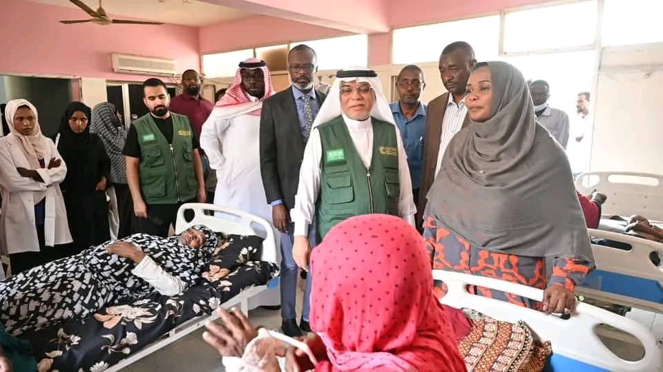 atafmohamed3's tweet image. فريق سعودي يجري عمليات دقيقة بشرق السودان
يستعد فريق طبي سعودي لإجراء أكثر من 30 عملية جراحية في جراحات العمود الفقري وإصابات الحوادث، بمستشفى "العشي للعظام" في مدينة بورتسودان بولاية البحر الأحمر.
وأوضح مدير المستشفى، الدكتور الزبير عبد الحميد، أن عمل الفريق الطبي السعودي…