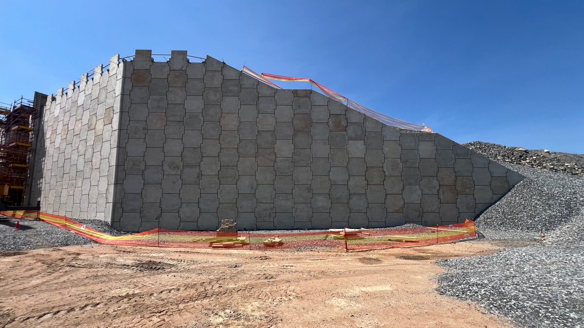 geoquest_group's tweet photo. 🚧 Geoquest South Africa supports Navachab Mine expansion!
We delivered Reinforced Earth® TerraClass® retaining walls (16.1 m high / 1,205 m²) to support the primary crusher infrastructure.
More info 👉 https://t.co/h0cqbvGsPh
#Geoquest #Retain #Mining #BuildBetterTogether https://t.co/IIlW4lHzGj