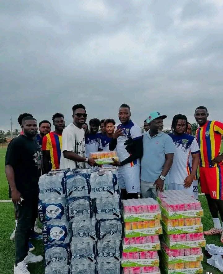 purefmsports's tweet image. Ghanaian defender Daniel Amartey has donated packs of mineral water and soft drinks to Hearts of Oak following his visit to the club's Pobiman facility yesterday. He praised Togbe Afede XIV for the project.