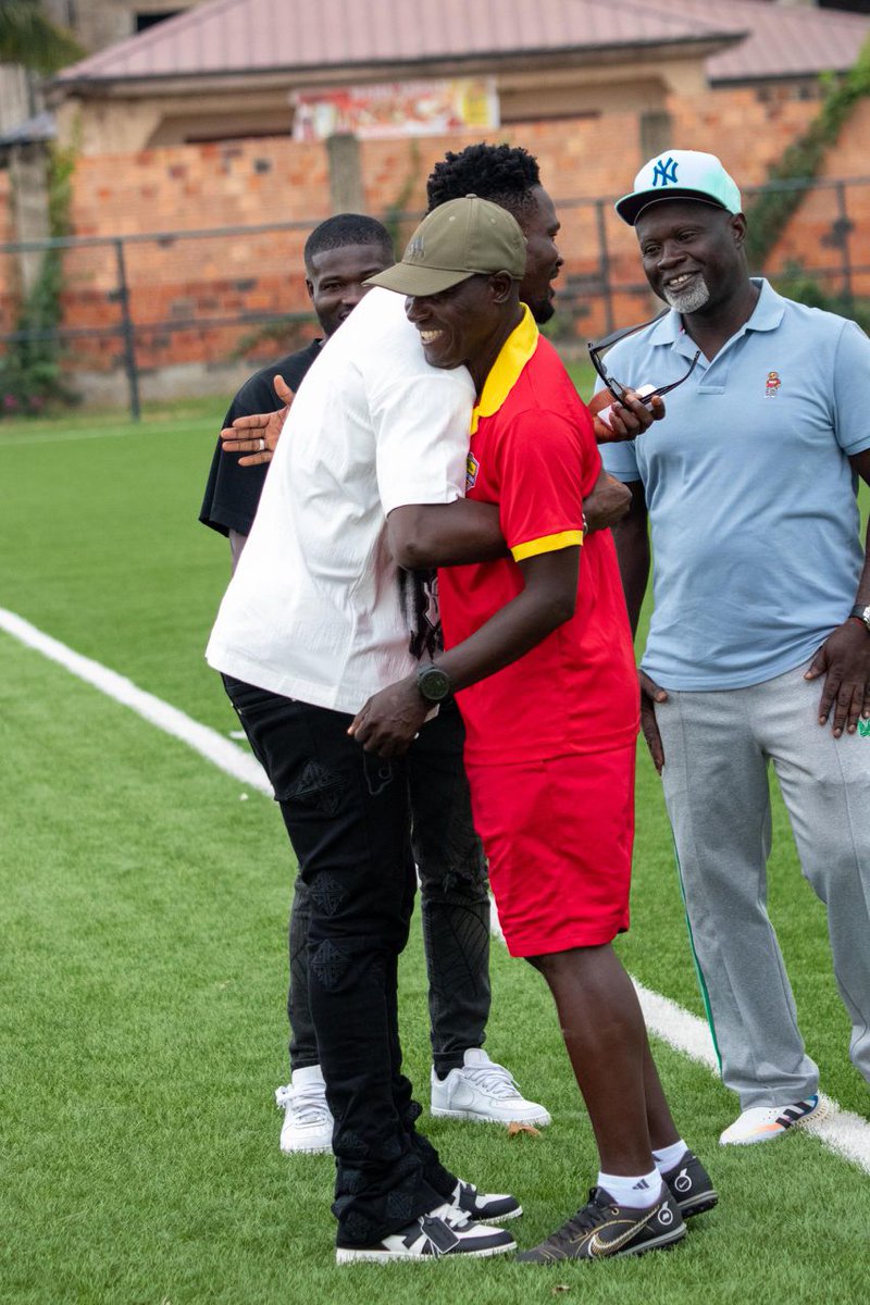 purefmsports's tweet image. Ghanaian defender Daniel Amartey has donated packs of mineral water and soft drinks to Hearts of Oak following his visit to the club's Pobiman facility yesterday. He praised Togbe Afede XIV for the project.