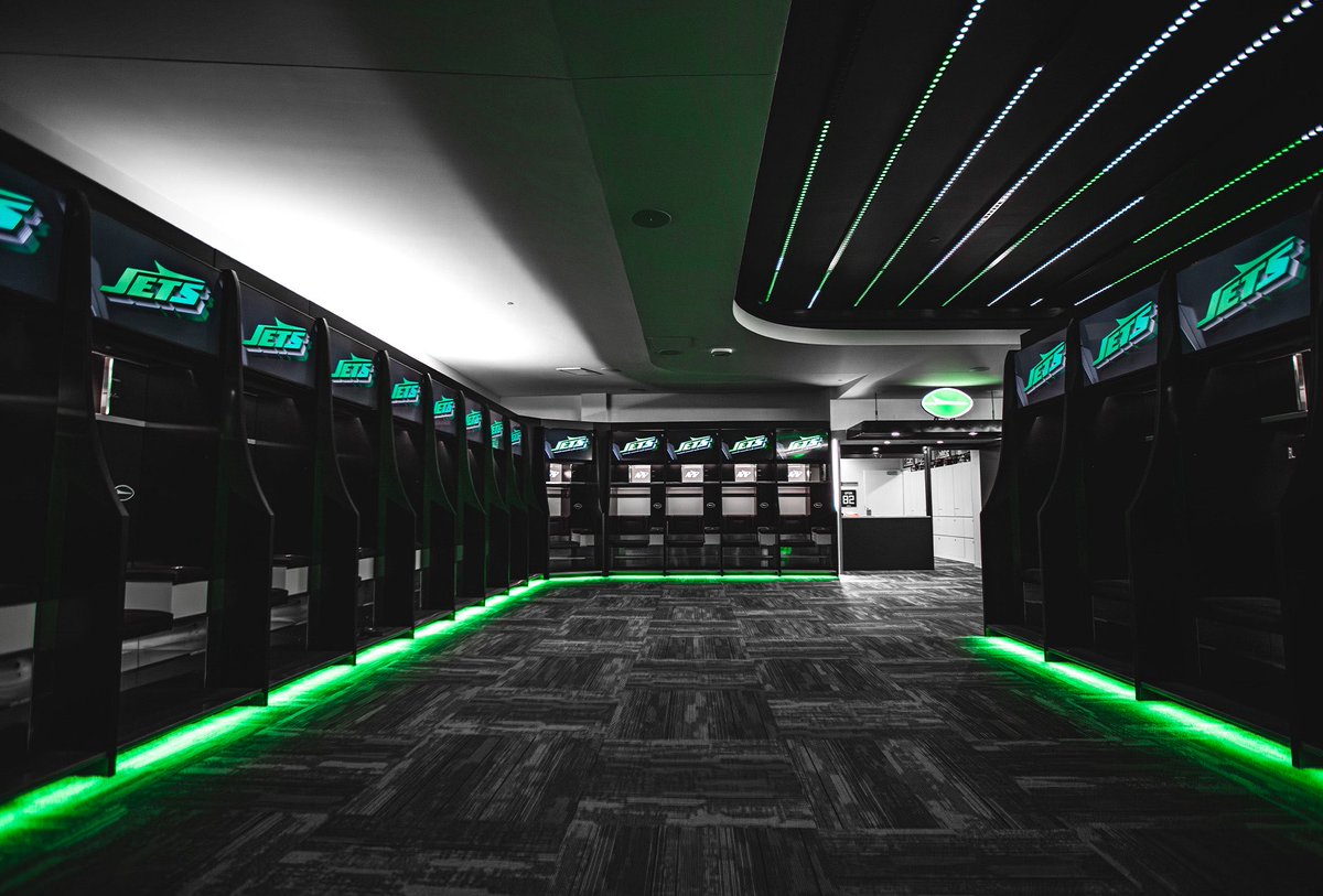 TheStandard412's tweet image. The Jets just unveiled a top-tier locker room.
The Steelers got an F for theirs last season.
Should Pittsburgh upgrade? Does it matter?
🤔🤔🤔👇👇👇👇
#NFL #Steelers