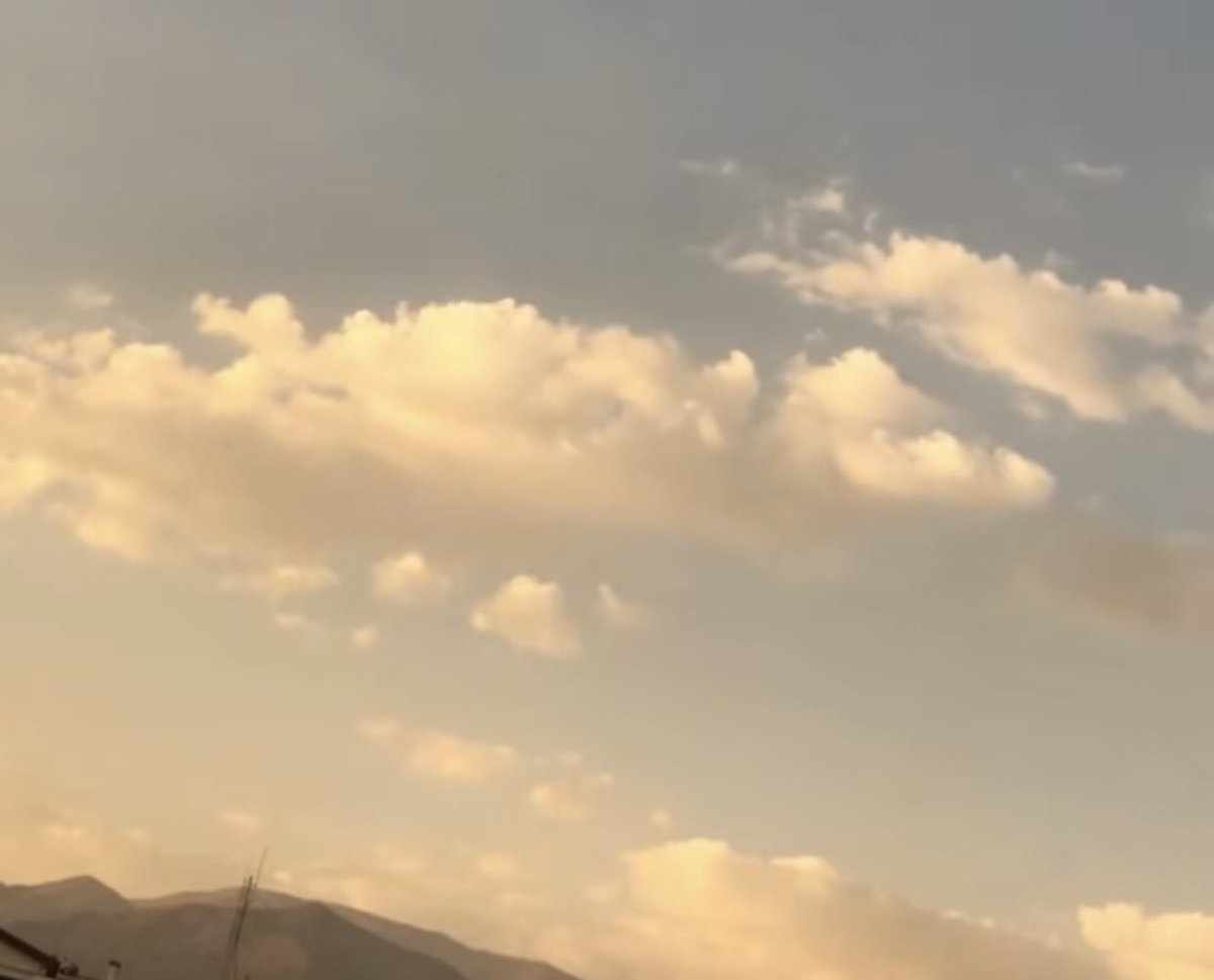 psyzad13's tweet image. ما با حذف حیاطها،
آسمان را از خانههایمان گرفتیم.
#پایان_امروز⌛️