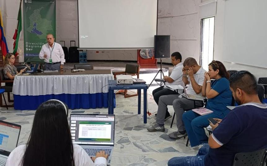 Supersalud's tweet image. 👥 El encuentro fue liderado por el director de nuestra #RegionalSur, quien destacó la importancia de este tipo de ejercicios para garantizar una vigilancia efectiva, el fortalecimiento institucional y la protección del derecho fundamental a la salud.