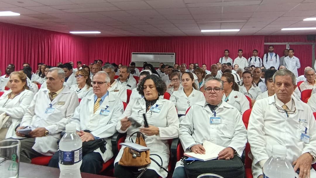 ⚕️Preside 🥼@IleanaMorales , vicepresidenta de la JUNAS, inicio de la auditoría para la Acreditación Institucional del 🏥 <a href="/ccoifrankpais/">CCOI Frank País</a> .
✅Un paso clave para seguir elevando lacalidad en la atención médica 🇨🇺.

¡👏Éxitos en este proceso!

#CubaPorLaVida #CubaEstáFirme