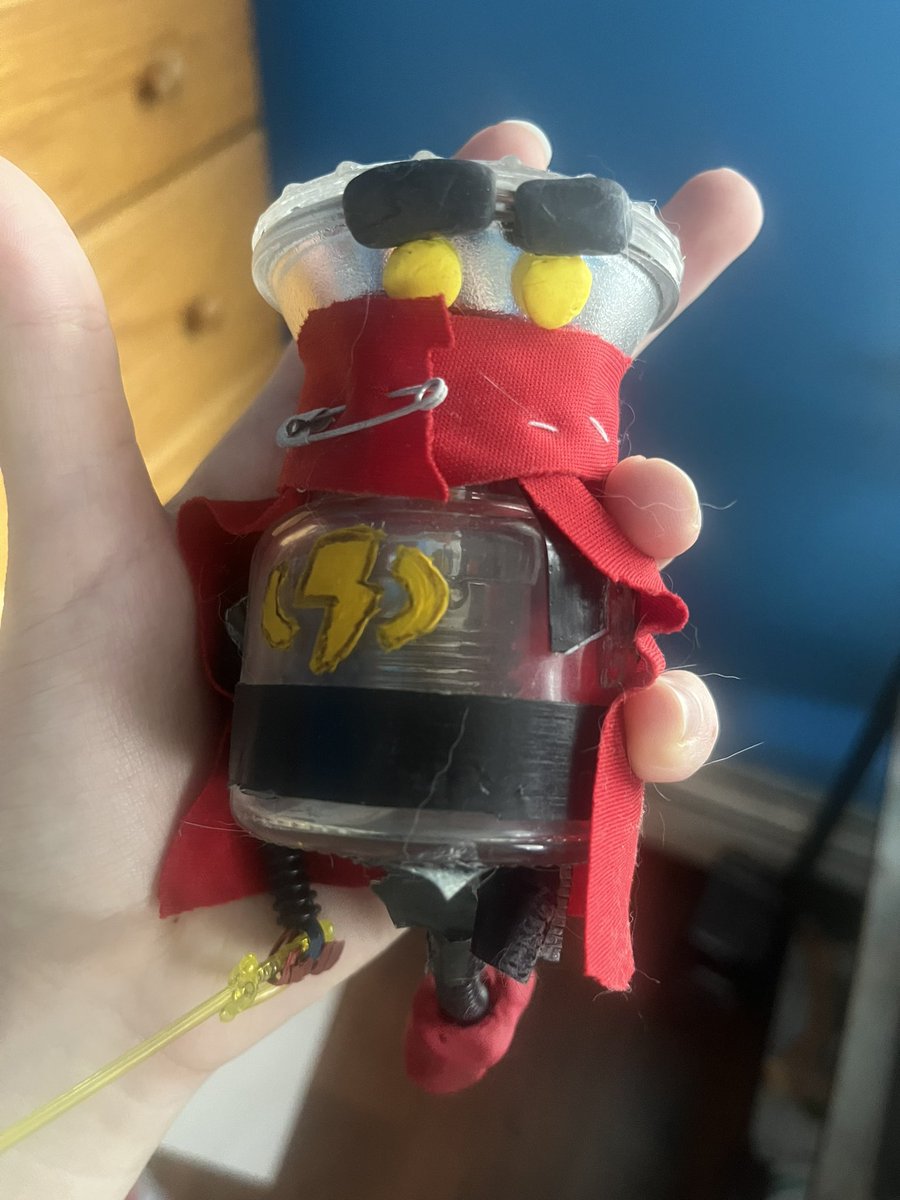 JUSTICEBEETLE's tweet image. Mr. Circuit has seen better days but he is overjoyed to be real. I’d like to fix him up some time…
