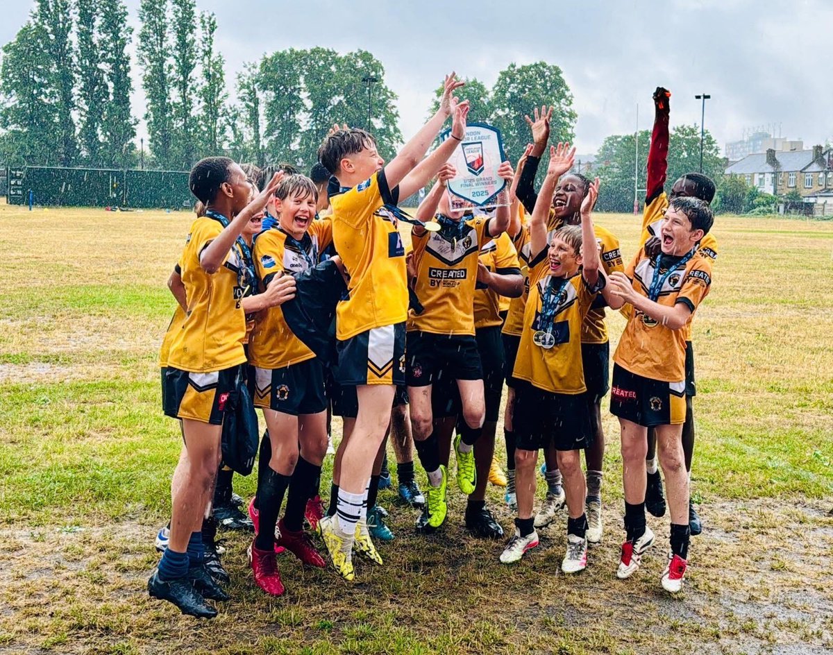 LondonBroncosRL's tweet image. ๐ฃ๏ธ| Congratulations to @BrixtonBullsRL, @Elmbridge_RL and @HemelStagsRL for winning the London Junior League Grand Finals!
A few hundred players and fans braved the rain to attend the matches on Saturday, which saw Brixton Bulls beat Elmbridge Eagles 26-6 in the U12s, Elmbridgeโฆ