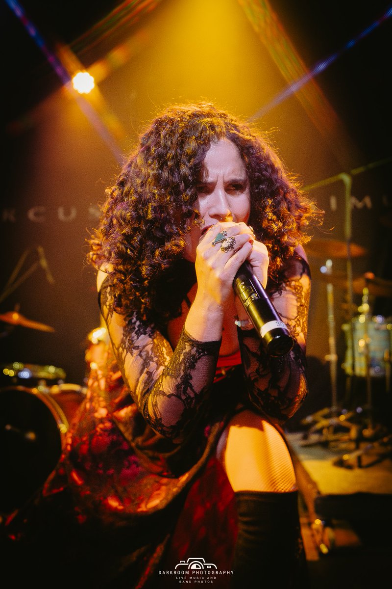 Mariel sat down with Female Fronted Power for an in-depth interview ahead of the release of 'Septem', her process joining the band, and more! 🤘

Read the full interview here: 
femalefrontedpower.com/interviews/mot…

📸 Dark Room Photography by Rafael Burgos
