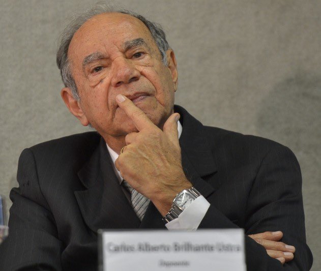 progerjkd's tweet photo. @FlavioBolsonaro Carlos Brilhante Ustra vendo vc rebaixar tortura a outivas com o advogado ao lado, e convite ao torturador para ser seu vice nas próximas eleições. https://t.co/Ee6eCvgZFv