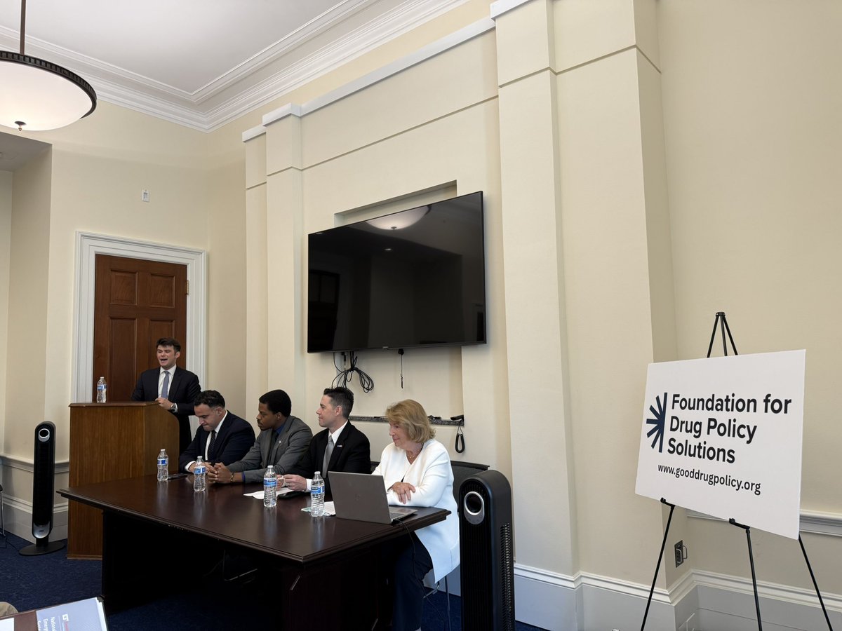 GoodDrugPolicy's tweet image. Happening now on the Hill! Psychedelics: Hope or Hype?
@KevinSabet @madras_bertha @DrPaulChabot @WillVJones_SAM @LukeNiforatos