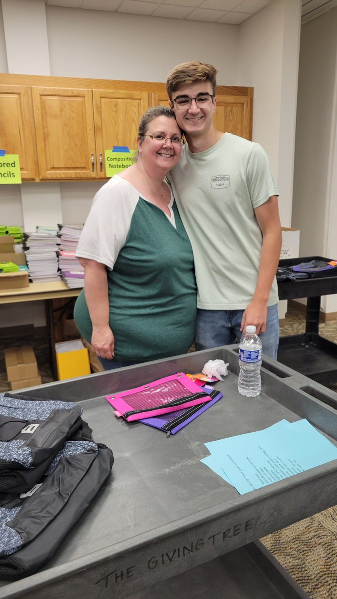 GivingTreeHSSD's tweet image. Our first day of assembling student backpacks for our upcoming Back To School Event on August 13th and our volunteers knocked it out of the park! So thankful for youth volunteers who volunteer not only their time but also their heart to our community! @HSSD