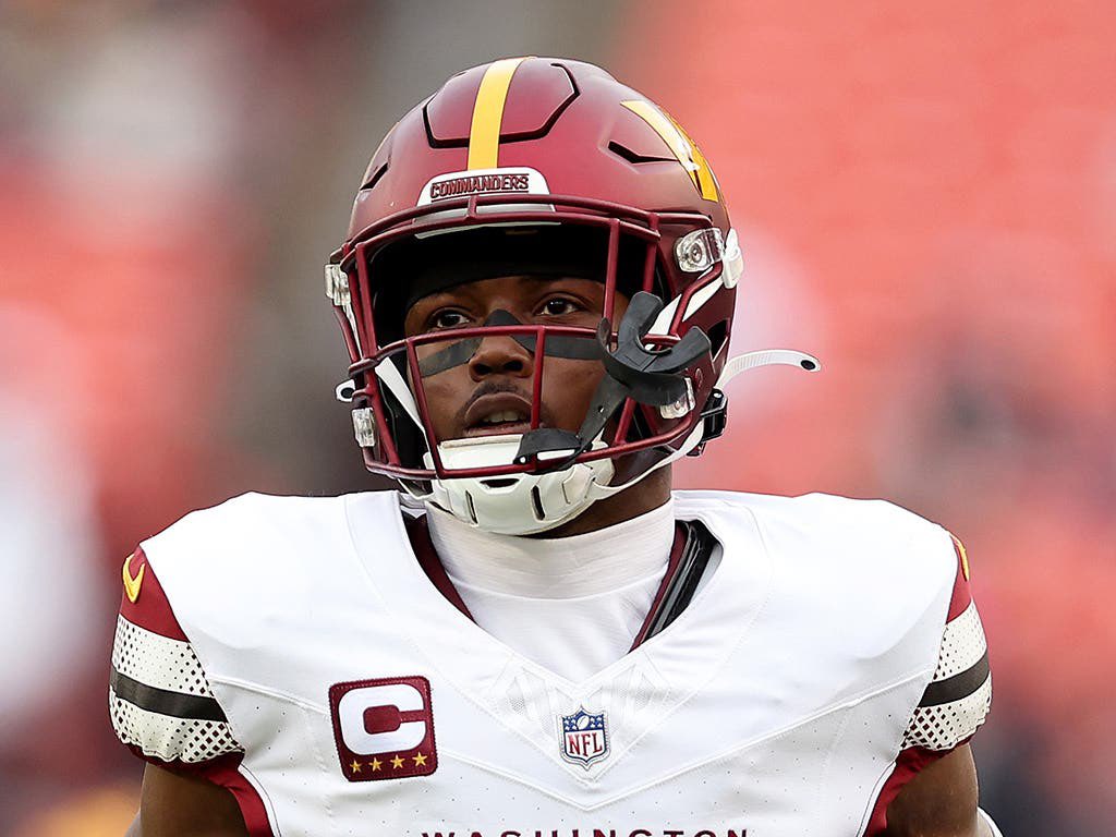 SleeperWSH's tweet image. Adam Peters on Terry McLaurin reporting to training camp: “We havent spoken about that but just like with all our players were expecting him to be here today.”
Via @JPFinlayNBCS
#RaiseHail