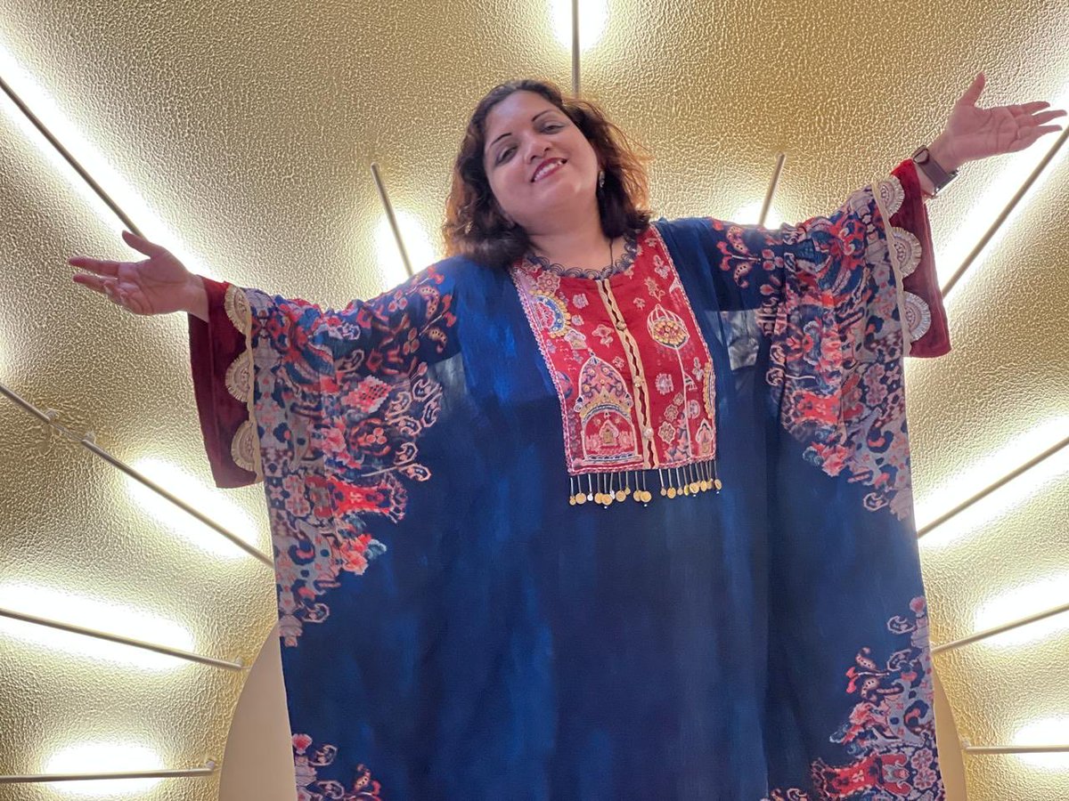Textiles lift up my Soul . In one of those ‘soul stirring ‘ moments !! #fashion #happiness #letgo