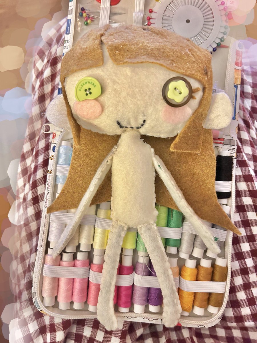 sentientGirlx's tweet image. say hello to my little friend