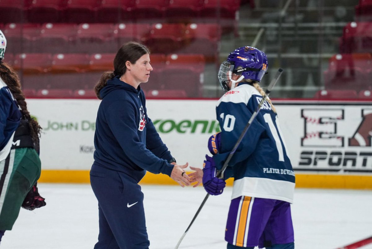 usahockey's tweet image. Coach Pannek 🫡
Thank you to U.S. Women’s National Team member Kelly Pannek for coming out to Oxford this week! 🇺🇸🏒 #USAHPDC