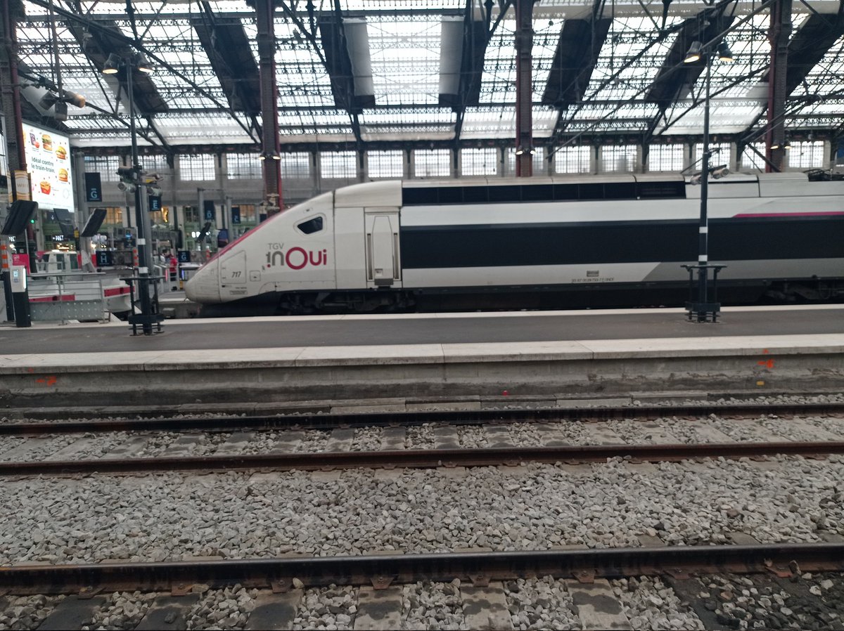 Au départ de Paris, en TGV on peut aller à Yon, sûrement au départ de la célèbre gare de Yon a Paris.

#sncf #Train #Lyon #Paris