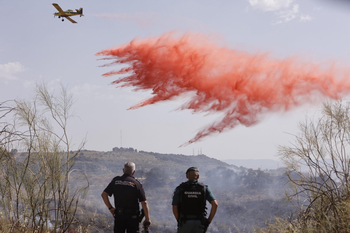 ideal_granada's tweet photo. #IFJun | Las espectaculares imágenes del incendio declarado en Jun
Así trabajan Infoca y Bomberos de Granada para extinguir tres focos en el barranco del Caicedo
📸 #Fotos @pepemarinzarza
https://t.co/sGGNB6AUoI https://t.co/5QByuGgifU
