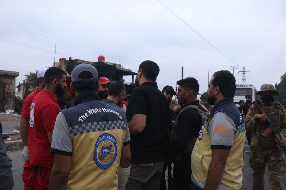 AlekhbariahSY's tweet image. الفرق الميدانية في وزارة الطوارئ وإدارة الكوارث تواصل تنفيذ استجابة إنسانية واسعة في محافظتي السويداء ودرعا لمواجهة تداعيات الأوضاع الطارئة
📌 وزارة الطوارئ وإدارة الكوارث: شاركت في الاستجابة فرق مدربة ميدانياً و53 آلية شملت سيارات إسعاف وإخلاء وآليات هندسية لفتح الطرق بالإضافة…