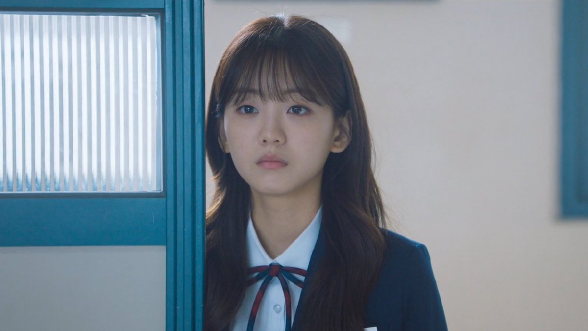 hyovrse's tweet image. it's amazing how seongah's eyes has that particular sparkle of hers only when she's with gyeonwoo and lose them completely with bongsu. cho yihyun you are a treasure of an actress
#headoverheels #headoverheelsep10