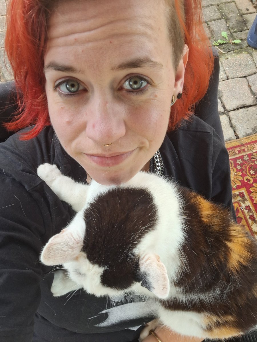 diePinki's tweet image. Bester Teil des Tages?
Wenn der Flauschmops mich direkt anquietscht, sobald ich zu Hause bin und kuscheln will. 🥰