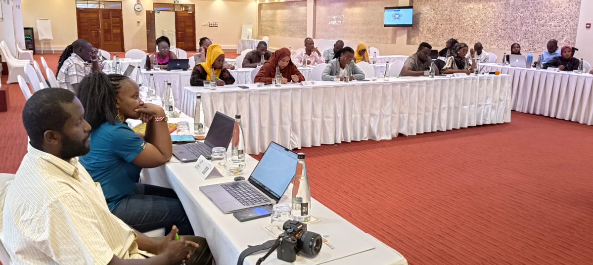 StopTBKe's tweet image. Today , STP-K held a training for journalists in Mombasa and Kilifi counties to highlight the importance of regular TB check-ups. According to the National Coordinator Evelyne Kibuchi, factors like malnutrition, and stigma discourage people from seeking medical help.
#endtb