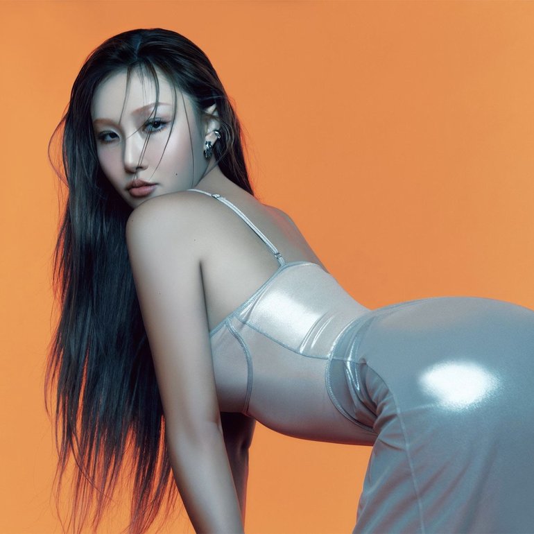 TheePopCore's tweet image. Happy 30th birthday to the absurdly talented, phenomenally gifted, breathtakingly stunning, and unapologetically fierce baddie, soulfully mesmerizing vocalist with an intoxicatingly beautiful voice, and fearlessly HWASA of MAMAMOO!