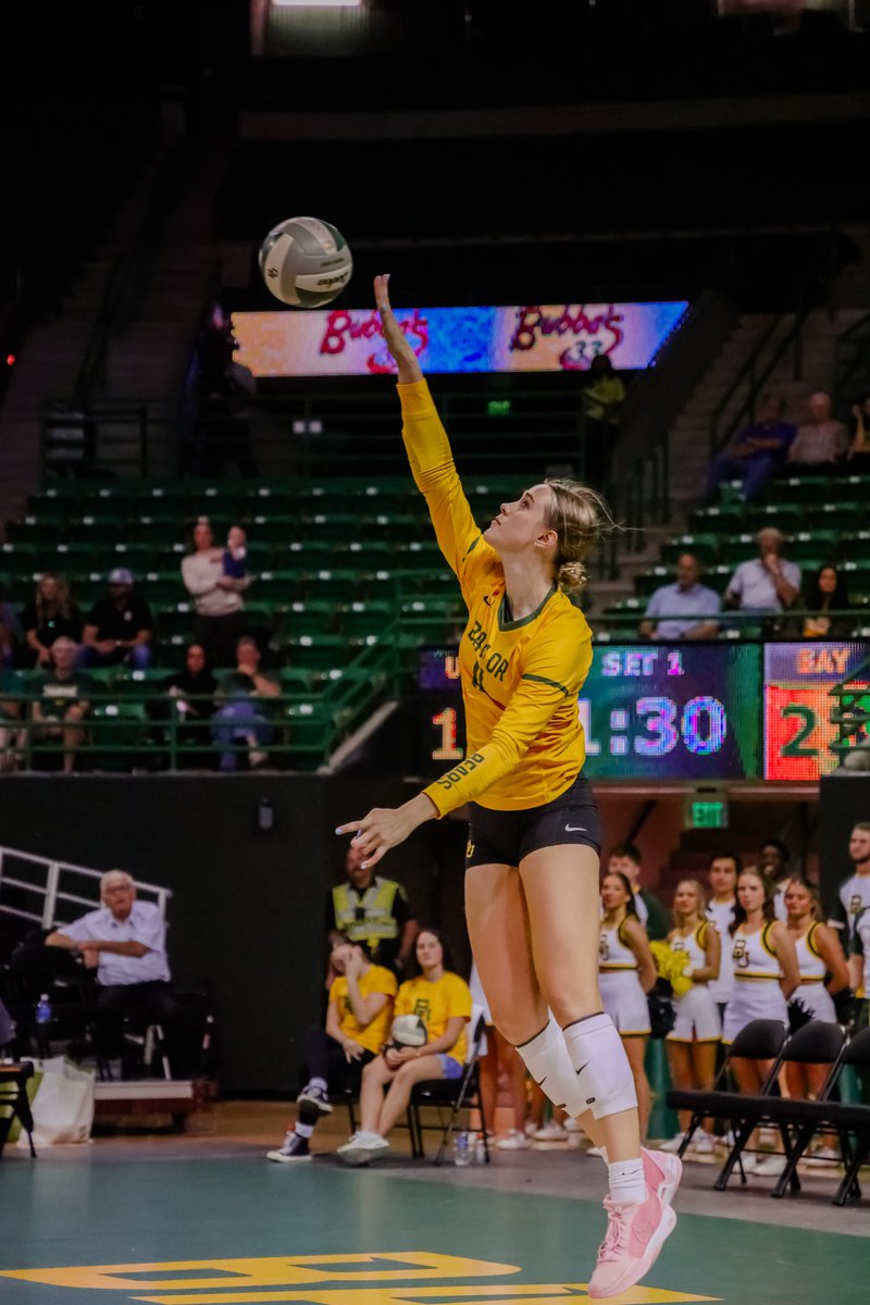 BaylorAthletics's tweet image. All eyes on volleyball season 🔜
See you at the Ferrell Center: baylorbea.rs/VBTix
#SicEm