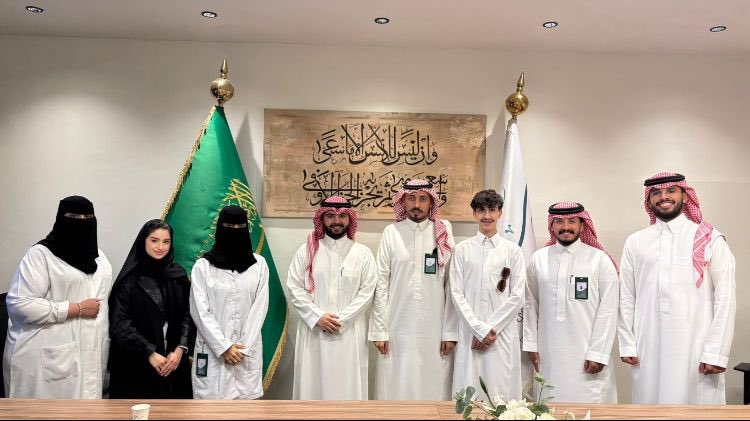 Abdullrahman_BA's tweet photo. يسرني إتمام دورة 
"الإحترافية في ترجمة لغة الإشارة" 
مع مؤسسة سعي @sa3ee_sa مع نخبة من المترجمين المتميزين 

إلى أخواني وخواتي المترجمين :
تذكروا دائمًا أن احترافيتكم هي جسر التواصل الذي يضيء دروب الصم وضعاف السمع ، أنتم الأمل والصوت لمن لا صوت لهم. استمروا في هذا العطاء الملهم، فخور بكم 🙏🏼