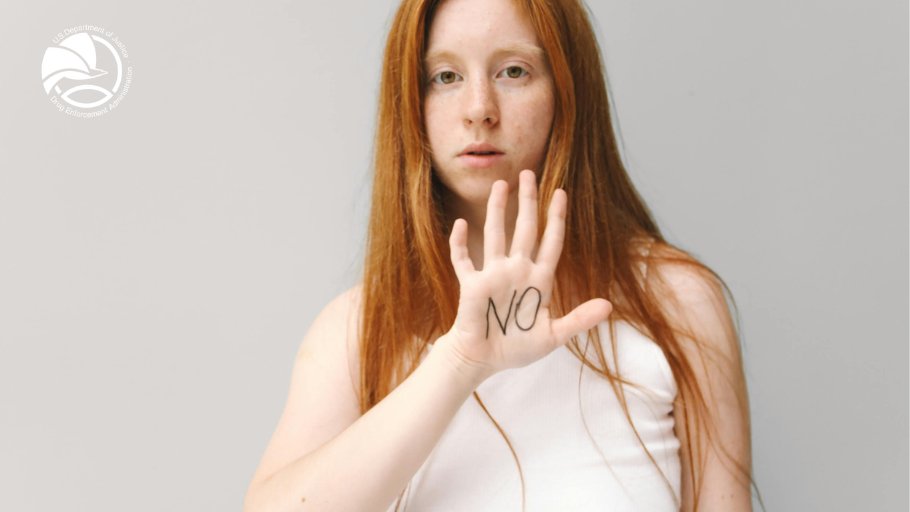 DEAHQ's tweet image. It's summer break & turning down drugs can be tough, but it's important. Here are some ways to say "no." #TipTuesday:
👉🏼"No, I’m good."
👉🏼"No thanks. I’m not into that."
👉🏼"My parents would freak out."
👉🏼"I can't; my job might test me."
Learn more: justthinktwice.gov/article/just-s…