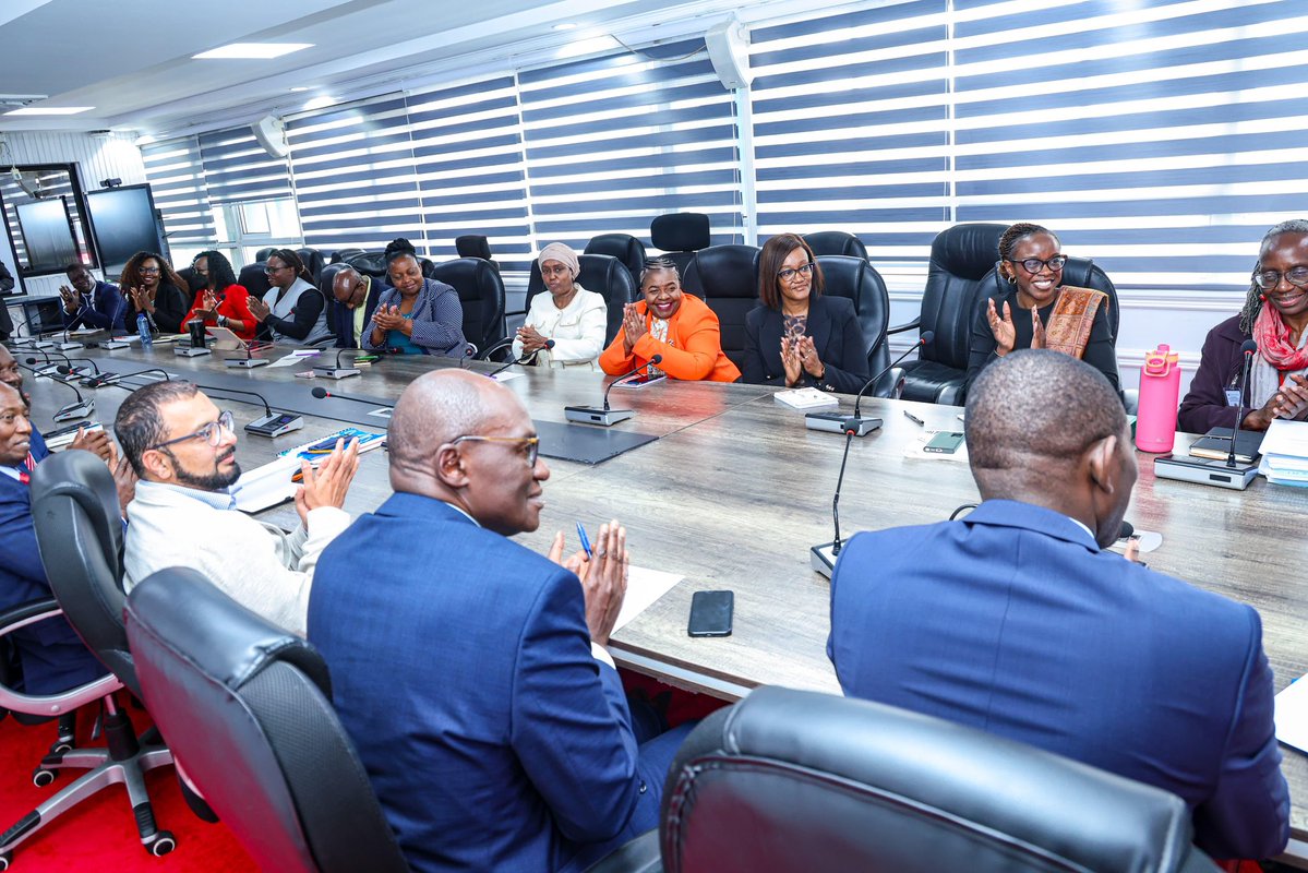 HonAdenDuale's tweet image. Received the report from the 13-member independent investigative committee probing allegations of organ trafficking at Mediheal Hospital, Eldoret.
Chaired by Prof. Elizabeth Bukusi, the team delivered a comprehensive 313-page report within the three-month deadline set by Gazette…