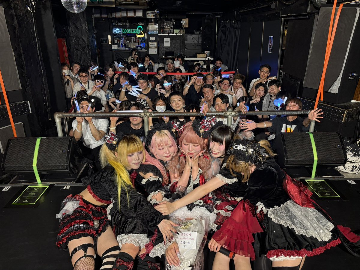 Majoritiara's tweet photo. ❇︎甘眠みる卒業ライブ❇︎

1.夢堕ち
2.まじかるじゃっじめんと
3.HappyJunkie
-MC-
4.LewdParty
5.デザートは夢の中で
6.ロンリーダウトガール
7.追悼ラストドール
-MC-
8.猛毒マスカレイド
9.MerryBadEnd
-MC-
ENDSE

SE.忠誠
EN1.CrushPrincess
-MC-
ENDSE

たくさんのご来場ありがとうございました🥀🤍
新たな船出を迎える甘眠みるのご活躍を願っています☁️𓂂𓏸
今後ともマジョリティアラをよろしくお願いいたします🌙