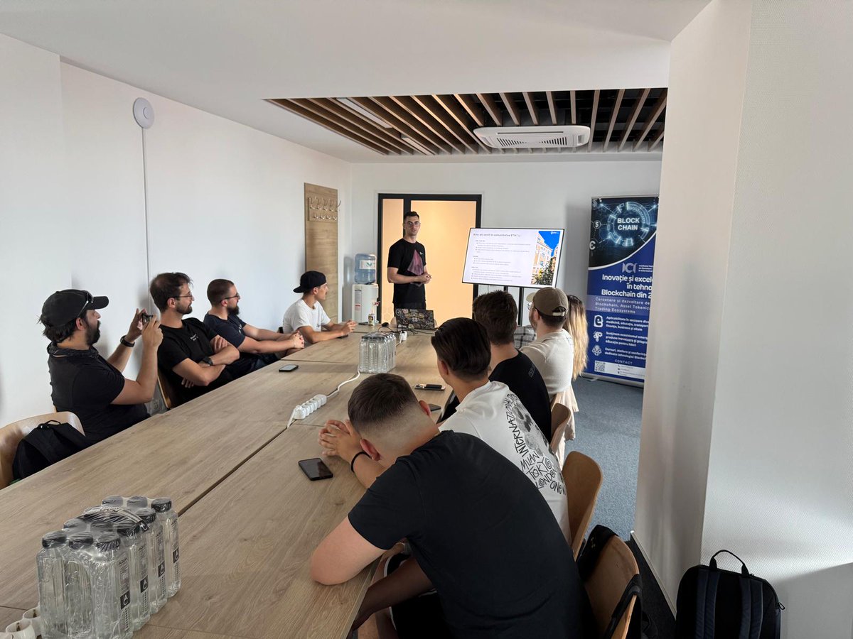 ETHCluj's tweet image. Kicking off Blockchain Academia with our colleague @catalin_balut leading the way🙌
Over the next 10 days, attendees will:
💡learn about Web3, smart contracts & on-chain privacy
💡build real-world projects focused on public goods in Romania
💡code in teams & pitch to a live jury