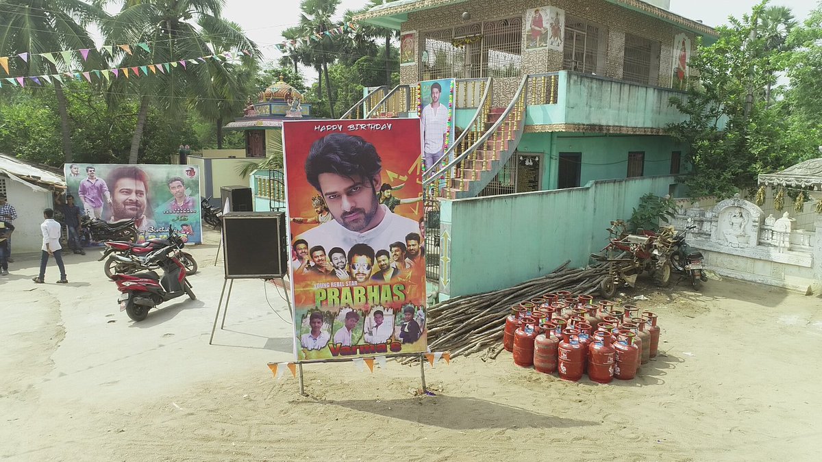 NDKDigitalarts's tweet photo. #Prabhas Birthday Celebrations💥🔥
Year : 2018 Pics

#KomarajuLanka , Konaseema , East Godavari District📍 https://t.co/A2VG5D6bNd